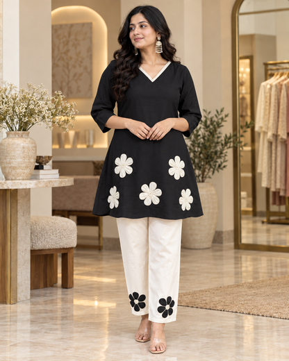 Women’s Floral Embroidered Kurta Pant Set
