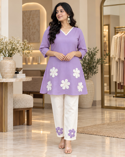 Women’s Floral Embroidered Kurta Pant Set