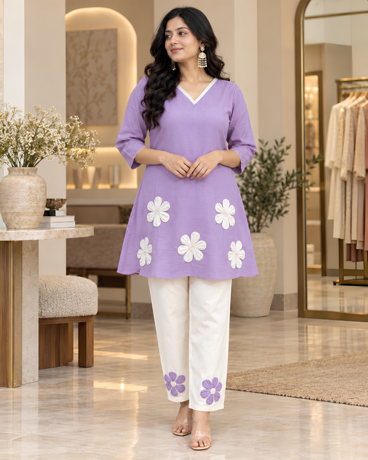Women’s Floral Embroidered Kurta Pant Set